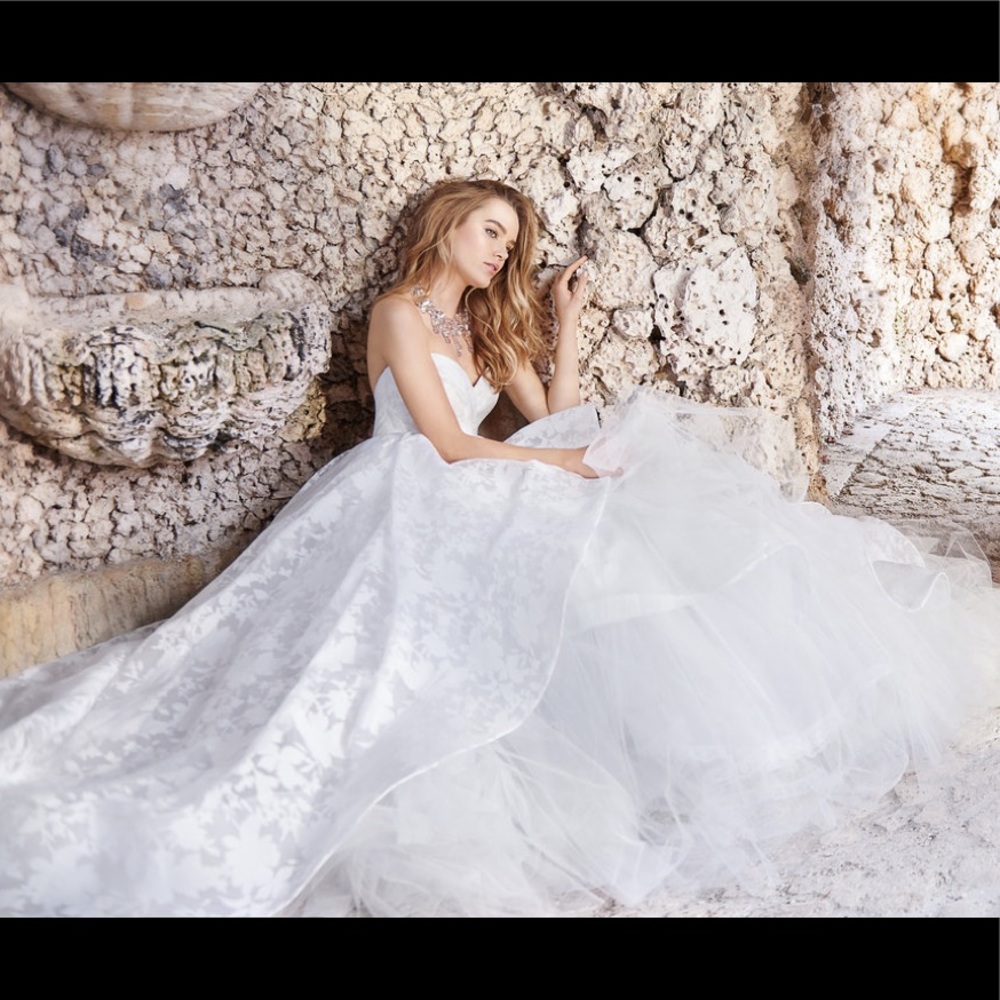 Jim Hjelm Couture Wedding Ball Gown // Style 8506 - Picture 1 of 8